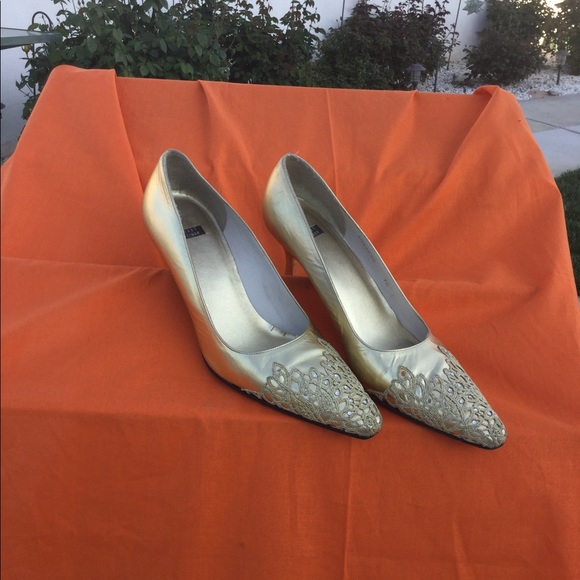 Stuart Weitzman Dress Pump - Picture 5 of 8